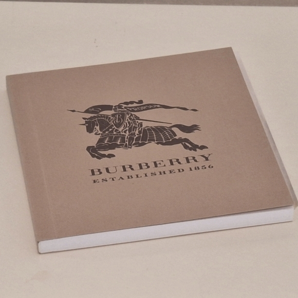 Burberry ladies watch with original boxes and dust bag - Picture 12 of 12